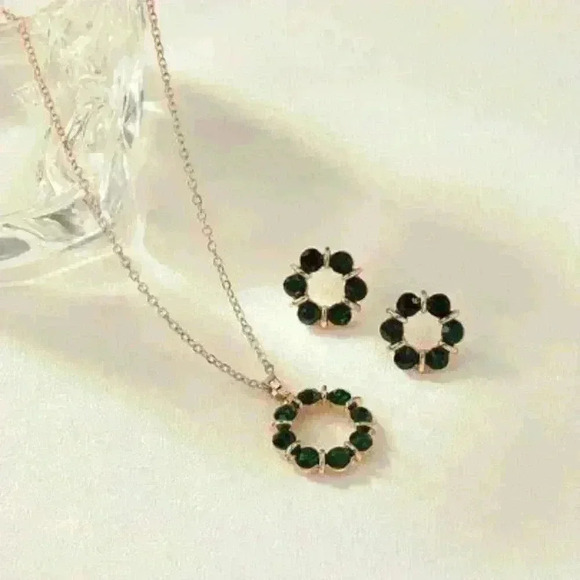 Emerald Green Jewelry Set: necklace and matching earrings - Picture 2 of 2